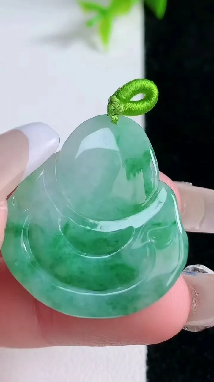 天然A货翡翠佛公吊坠，尺寸30-28-5.8，重量:8.21g
1月30日