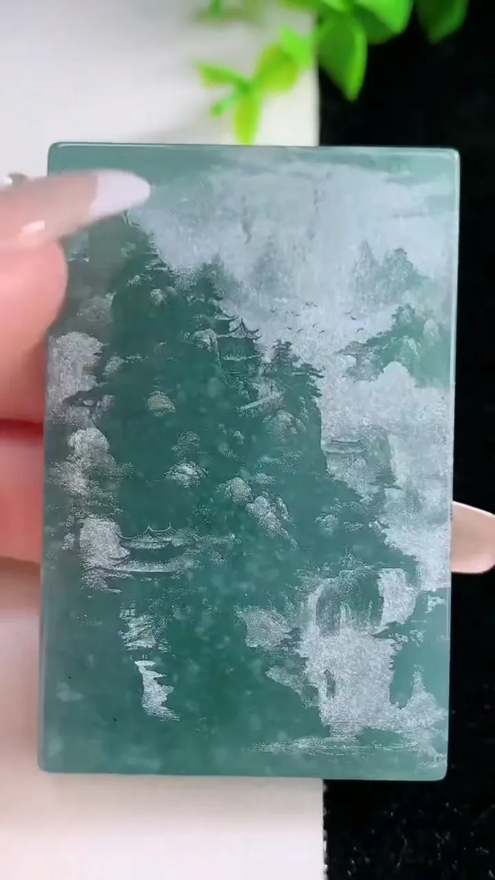 天然A货翡翠阿弥陀佛吊坠，尺寸58.3-38.2-5.2，重量:40.60g
1月30日