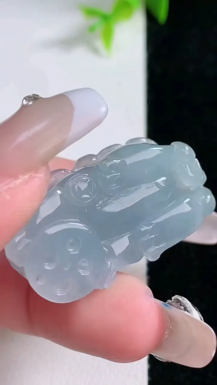 天然A货翡翠紫罗兰霸王貔貅吊坠，尺寸35-18.4-11，重量:15.79g
1月30日