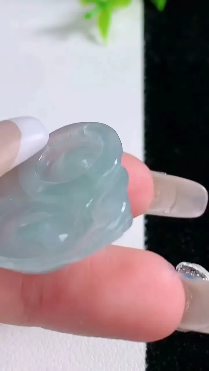 天然A货翡翠佛公吊坠，尺寸28-32.2-6，重量:8.52g
1月30日