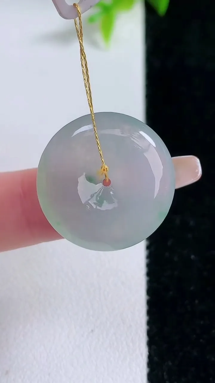 天然A货翡翠飘花平安扣吊坠，尺寸22-5，重量:5.07g
1月30日