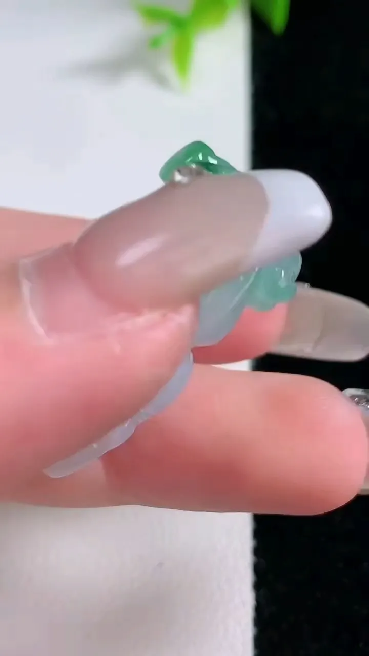 天然A货翡翠龙龟吊坠，尺寸32.3-23-12.8，重量:16.71g
1月30日