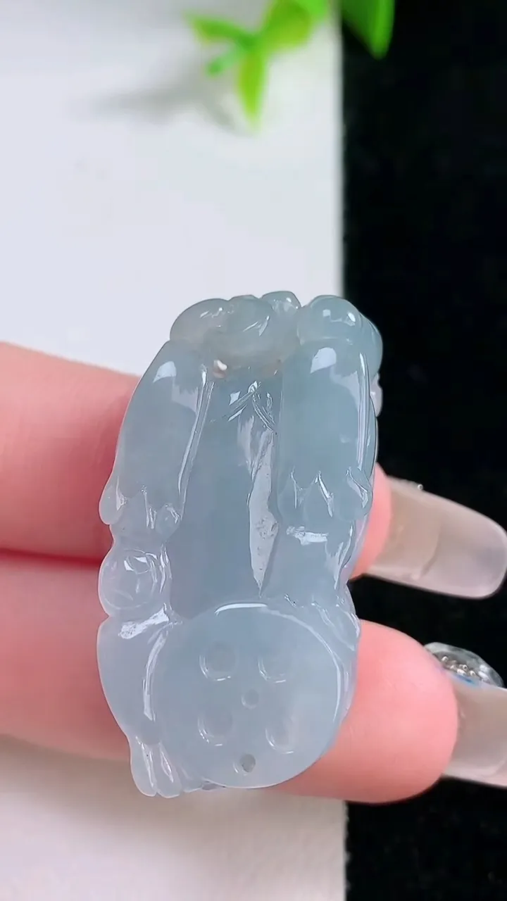 天然A货翡翠紫罗兰霸王貔貅吊坠，尺寸35-18.4-11，重量:15.79g
1月30日