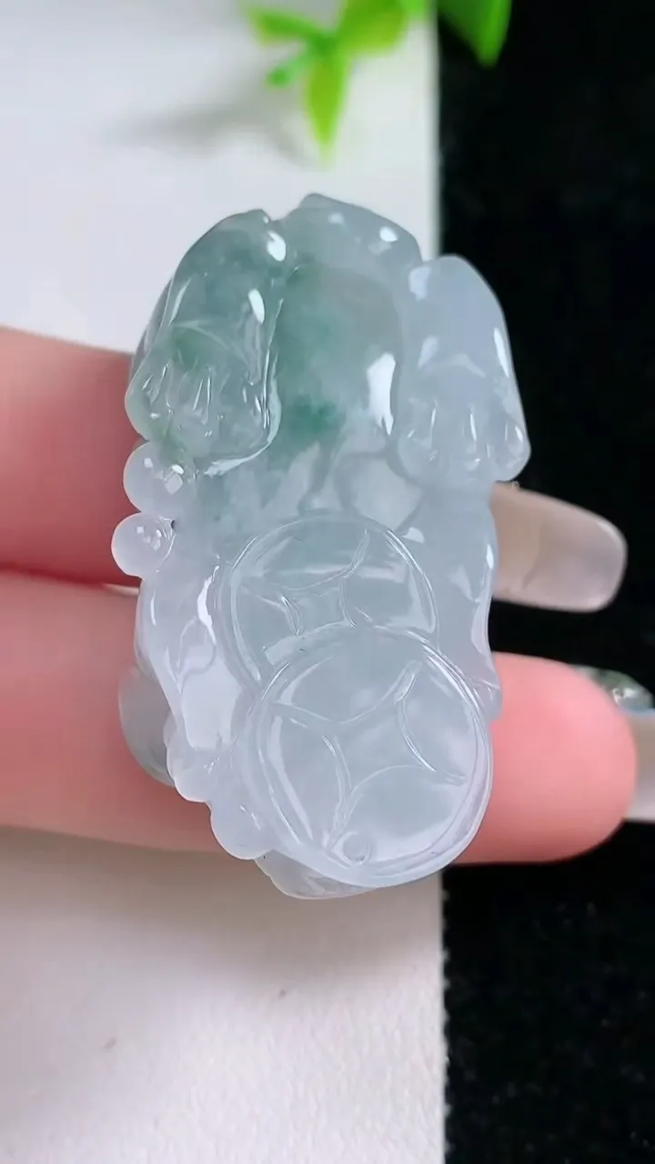 天然A货翡翠貔貅吊坠，尺寸34.8-17-12，重量:16.40g
1月30日