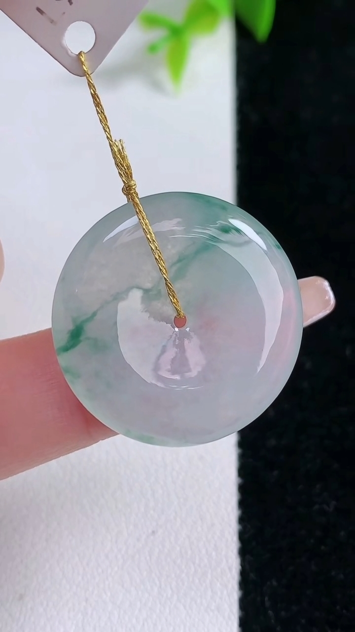 天然A货翡翠冰种飘花平安扣吊坠，尺寸25.5-5，重量:7.01g
1月30日