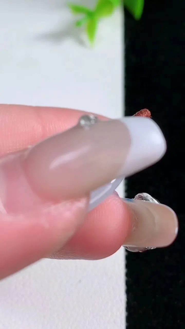 天然A货翡翠平安扣吊坠，尺寸27.3-5.4，重量:8.63g
1月30日