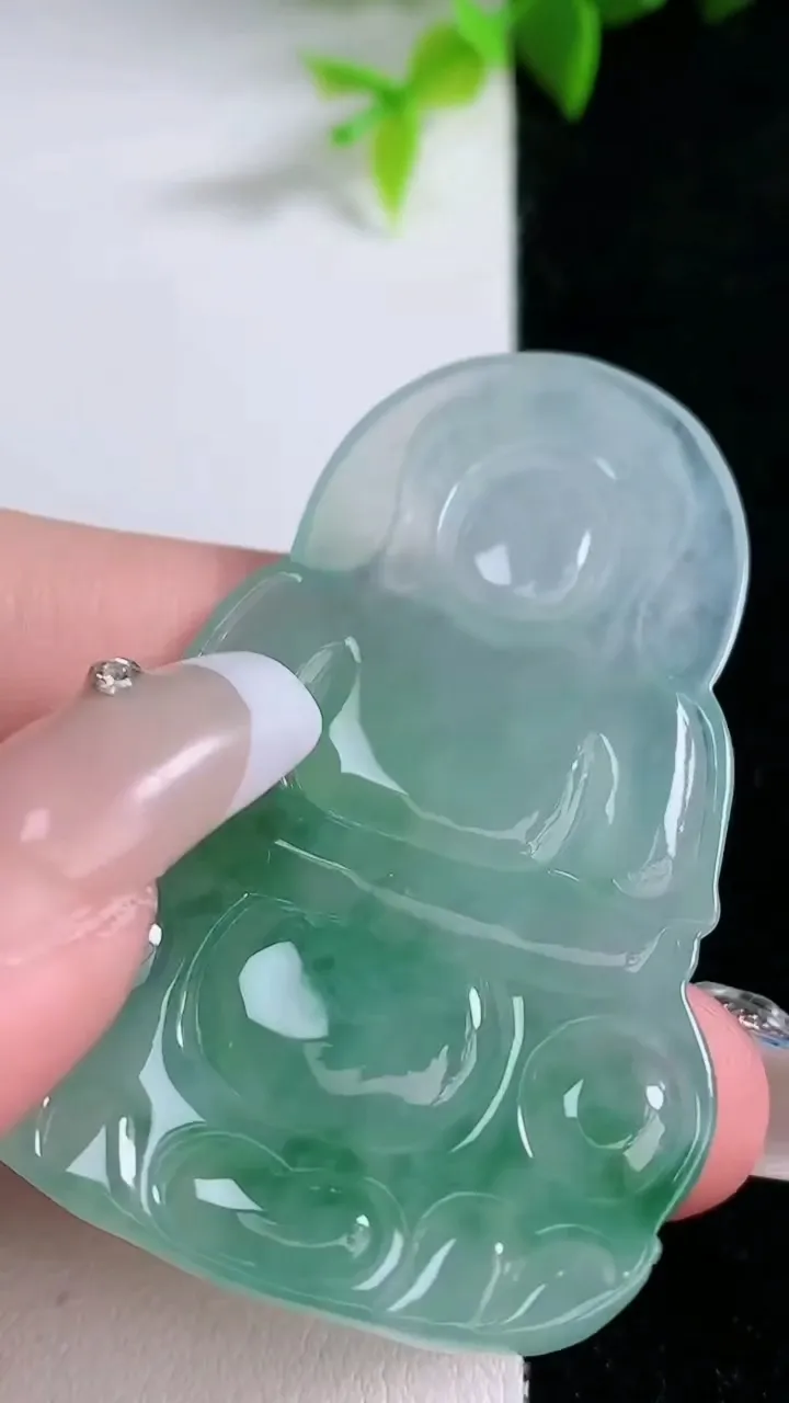 天然A货翡翠观音菩萨吊坠，尺寸57.5-37.7-4.8，重量:21.57g
1月30日