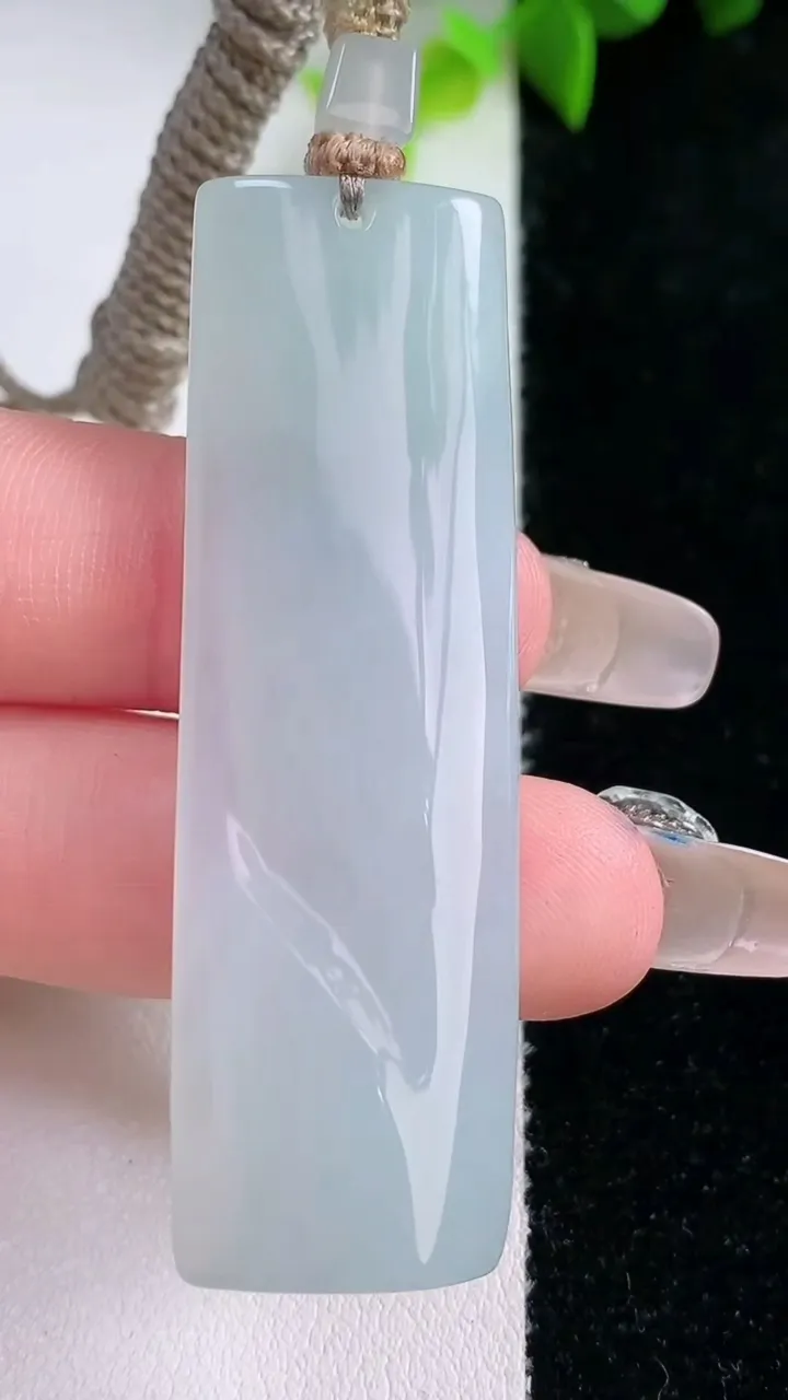 天然A货翡翠无相观音吊坠，尺寸57-17.5-6.8，重量:15.53g
1月30日