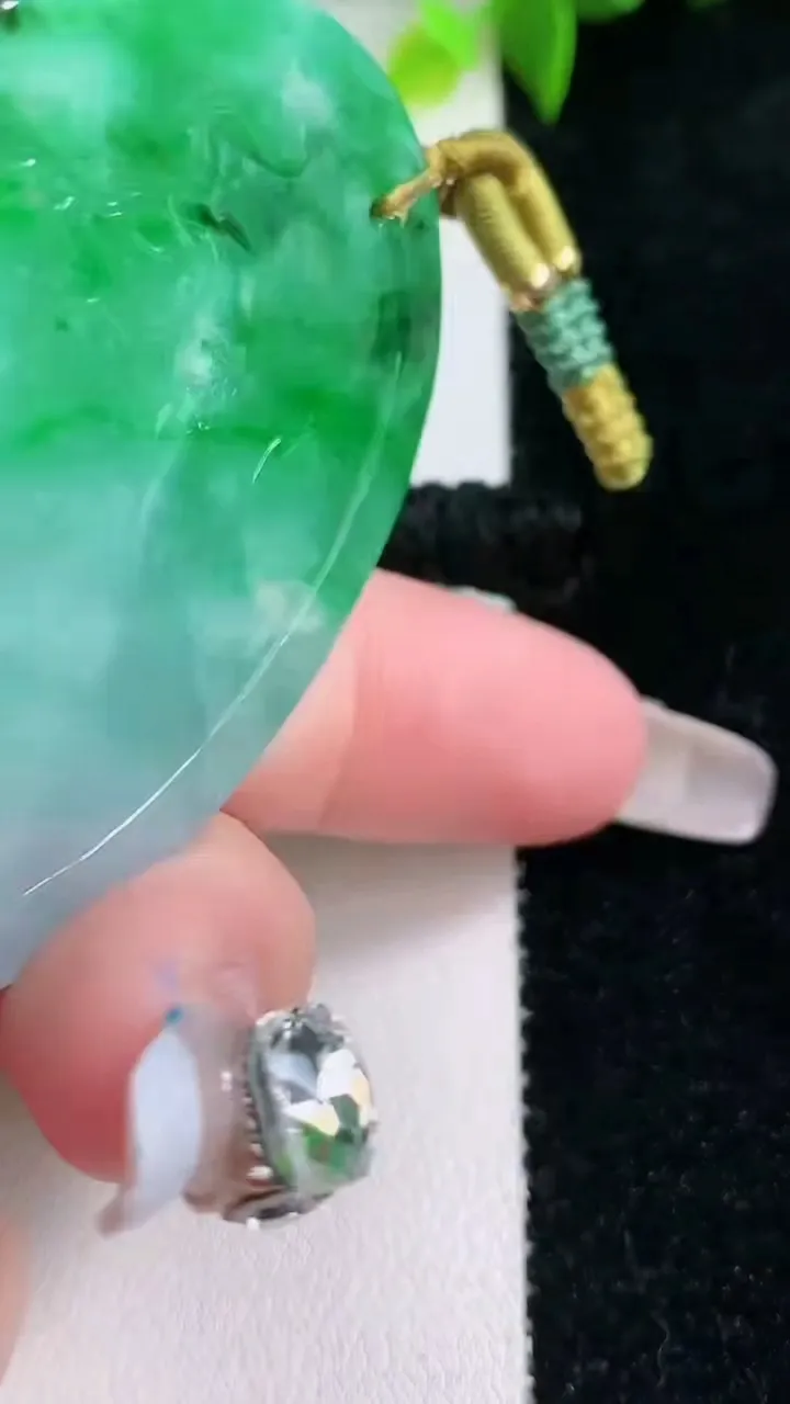 天然A货翡翠山水牌吊坠，尺寸59.8-43-6.9，重量:41.61g
1月30日