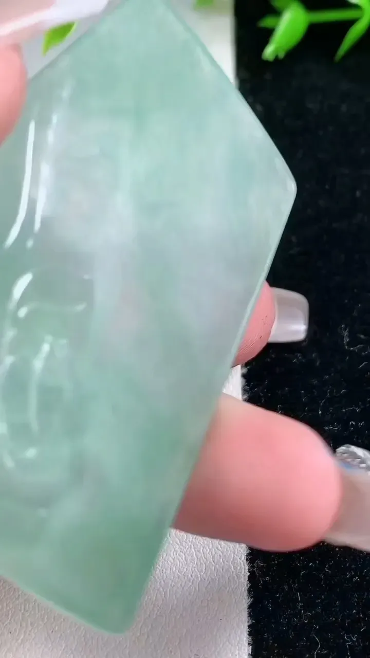 天然A货翡翠文殊菩萨吊坠，尺寸63.6-41-5.2，重量:32.53g
1月30日