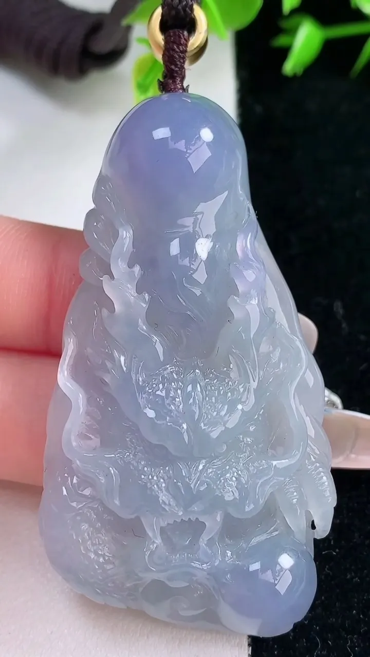 天然A货翡翠紫罗兰龙牌吊坠，尺寸58.8-32.3-10.7，重量:40.00g
1月30日