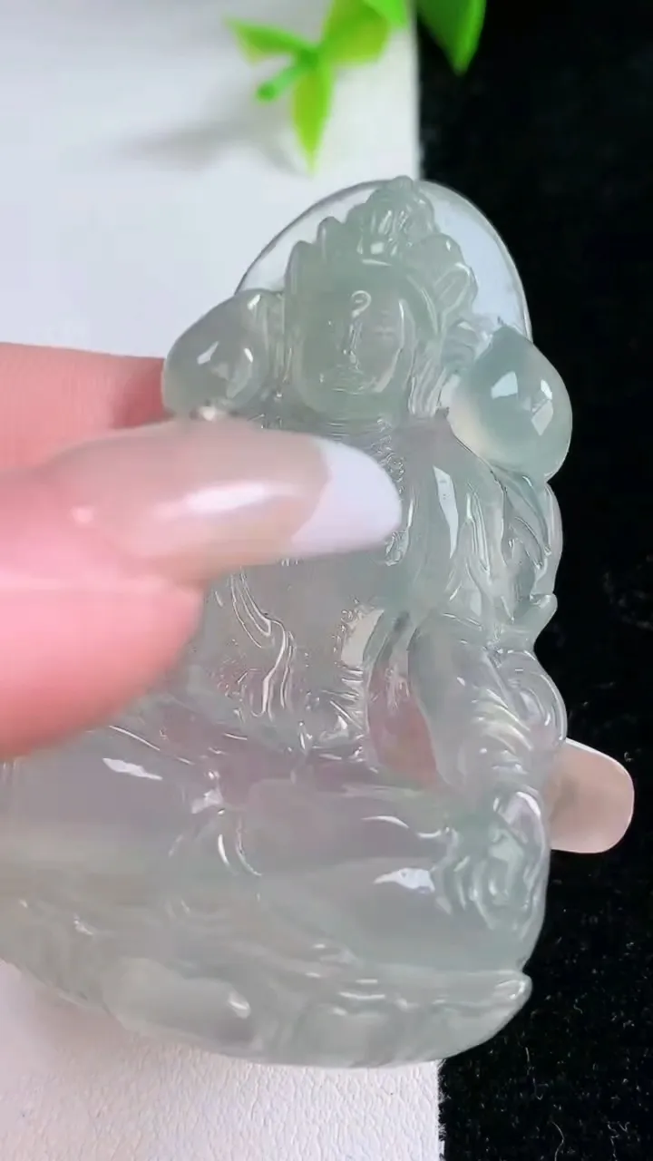 天然A货翡翠度母观音吊坠，尺寸58.8-38.2-5.3，重量:20.87g
1月30日