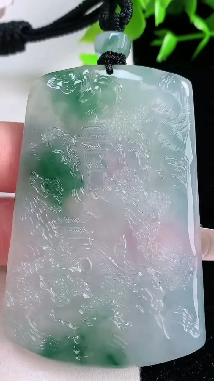 天然A货翡翠种飘花山水牌吊坠，尺寸65.7-42.2-5，重量:42.76g
1月30日