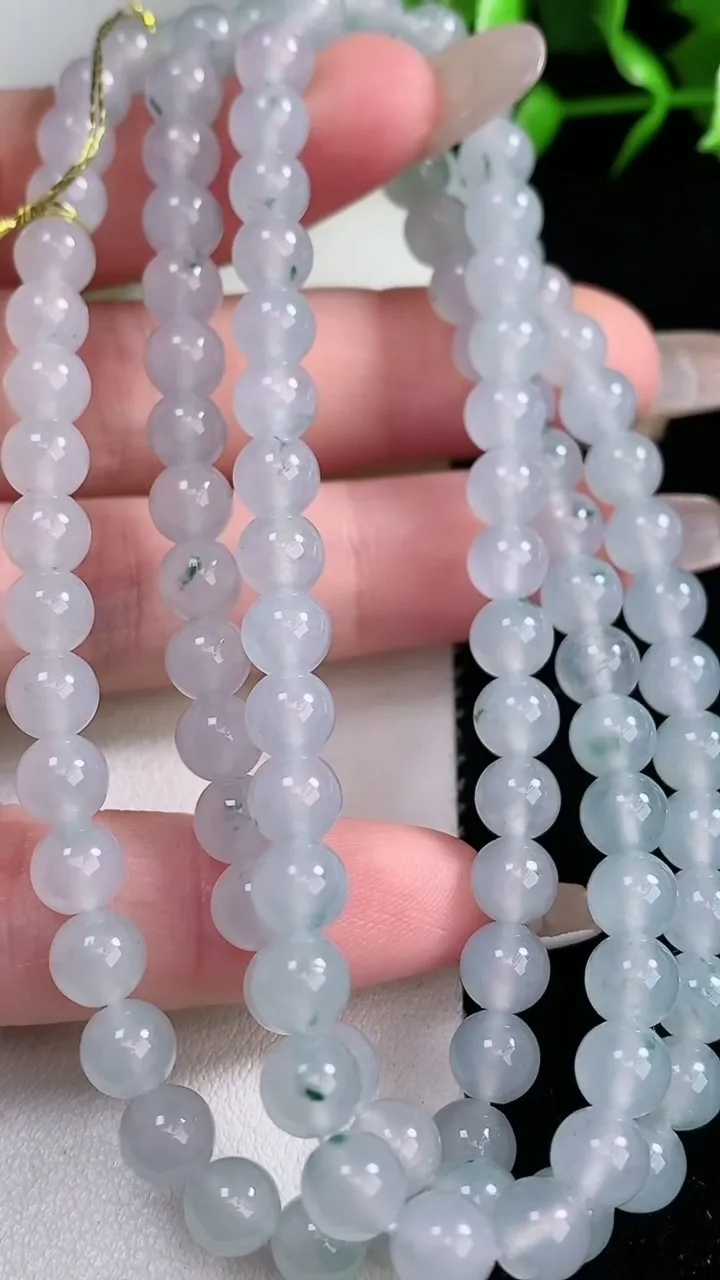 天然A货翡翠种飘花圆珠项链，尺寸6.2-108颗，重量:41.33g1月30日
工厂直销收藏佳品,种