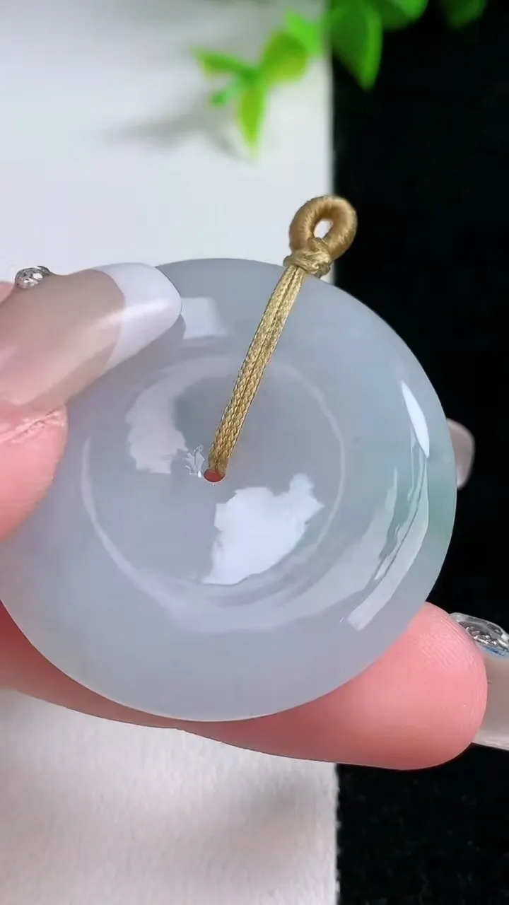 天然A货翡翠飘花平安扣吊坠，尺寸37.2-5.4，重量:17.09g
1月30日