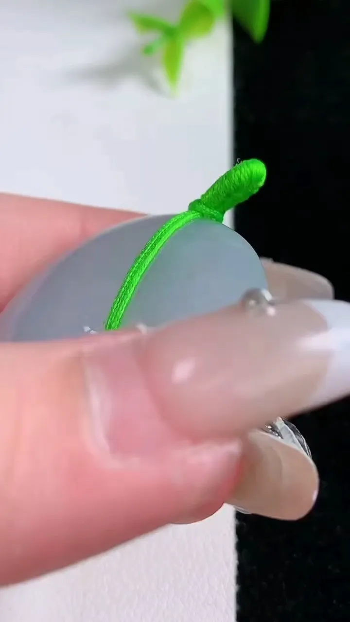 天然A货翡翠平安扣吊坠，尺寸35-5.5，重量:15.68g
1月30日