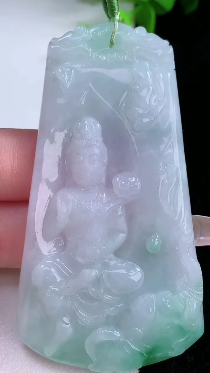 天然A货翡翠普贤菩萨吊坠，尺寸74.5-40.3-6.3，重量:39.90g
1月30日