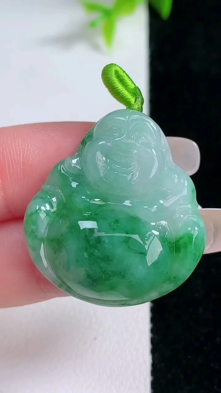 天然A货翡翠佛公吊坠，尺寸30-28-5.8，重量:8.21g
1月30日