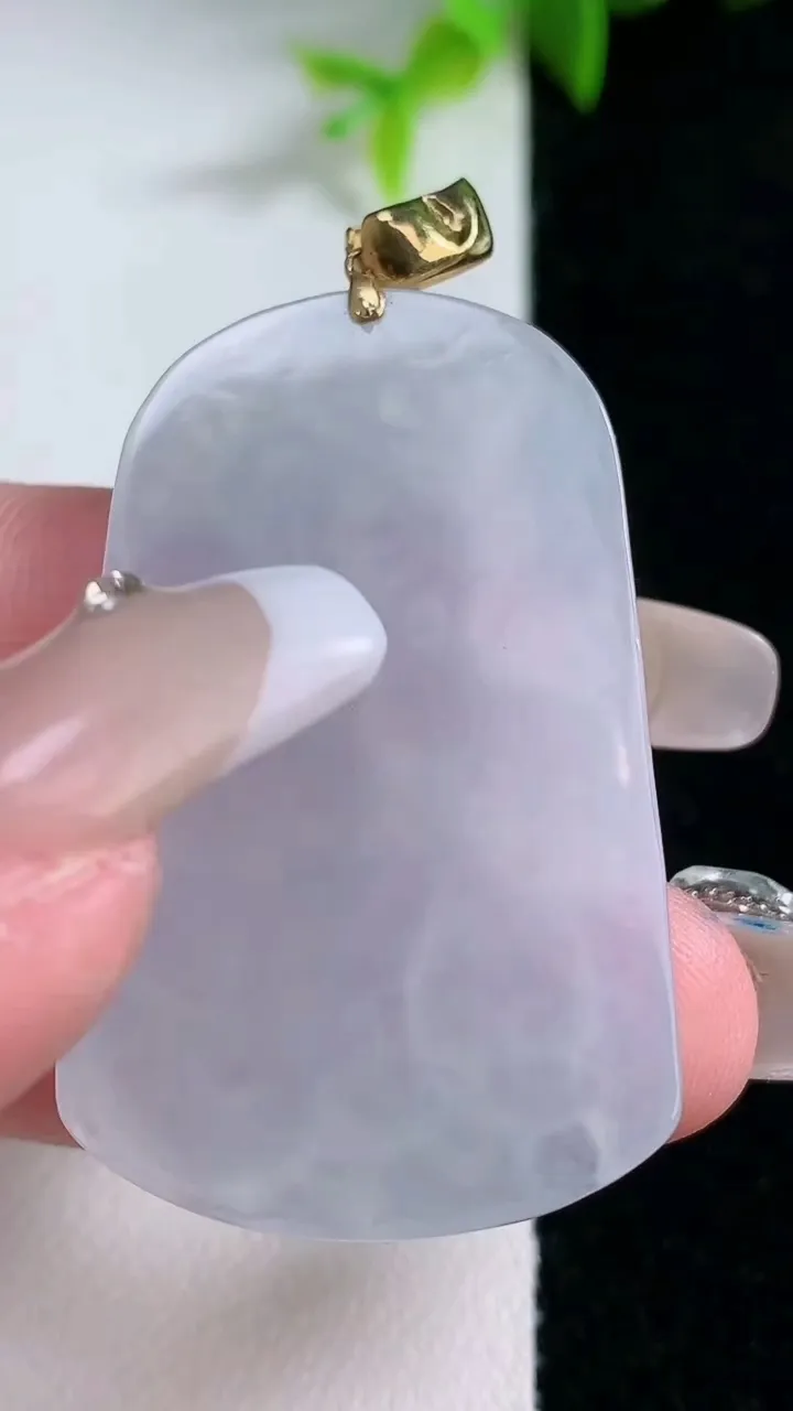 天然A货翡翠种白冰熊猫吊坠，尺寸43.2-26.4-5，重量:13.10g
1月30日