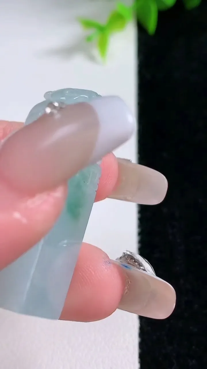 天然A货翡翠飘花貔貅印章，尺寸39.4-11.7-12.3，重量:16.42g
1月30日