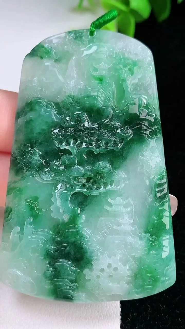 天然A货翡翠山水牌吊坠，尺寸68.6-43.4-5，重量:32.69g
1月30日