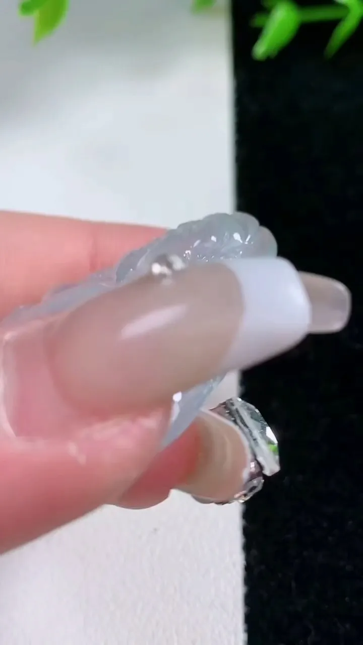 天然A货翡翠种白冰财神爷吊坠，尺寸34.8-38-6.3，重量:14.78g
1月30日