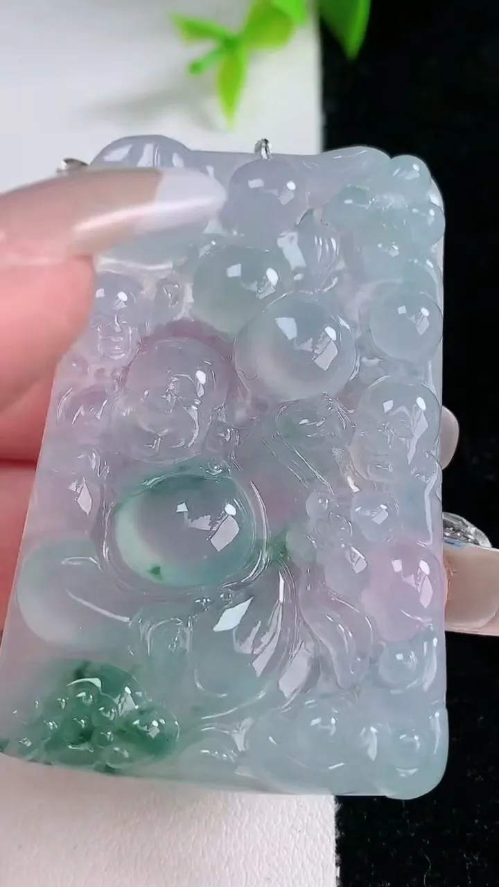 天然A货翡翠冰种飘花逍遥佛吊坠，尺寸54-34.4-4.5，重量:22.68g
1月30日