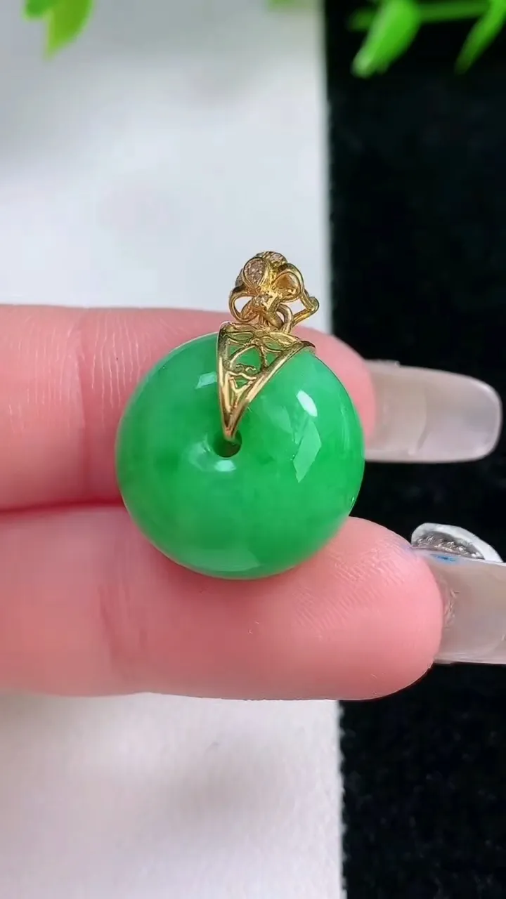 天然A货翡翠路路通吊坠，尺寸17.2-13，重量:9.23g
1月30日