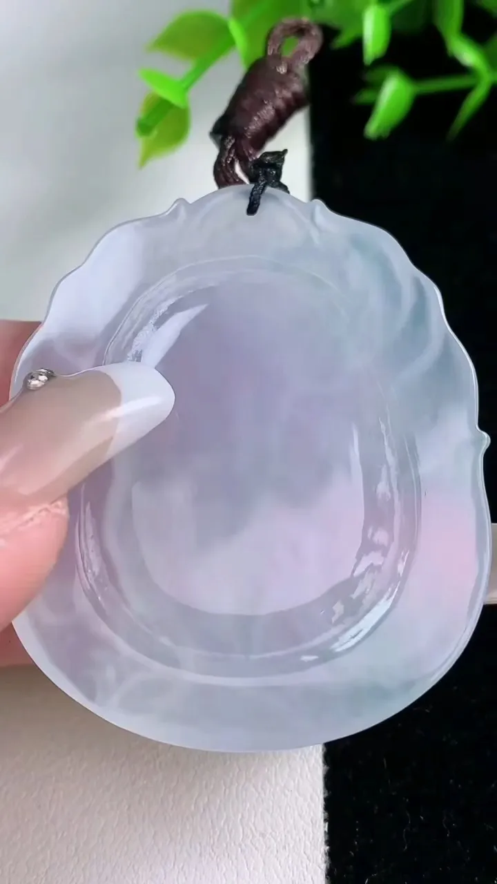 天然A货翡翠种紫罗兰生肖虎吊坠，尺寸50.3-41.3-6，重量:23.50g
1月30日