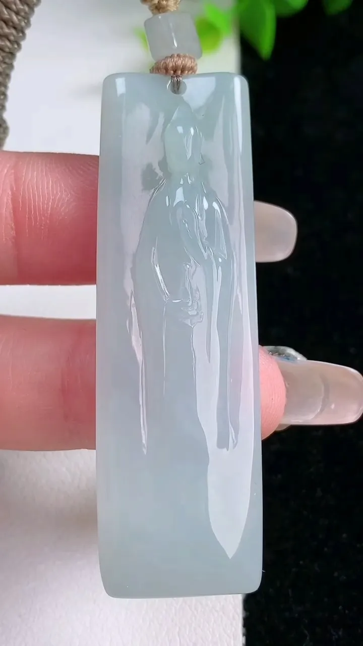 天然A货翡翠无相观音吊坠，尺寸57-17.5-6.8，重量:15.53g
1月30日