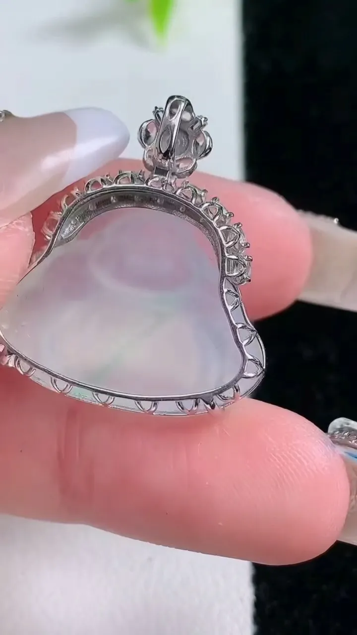 天然A货翡翠佛公吊坠，尺寸26.2-17.2-24-8，重量:4.49g
1月30日