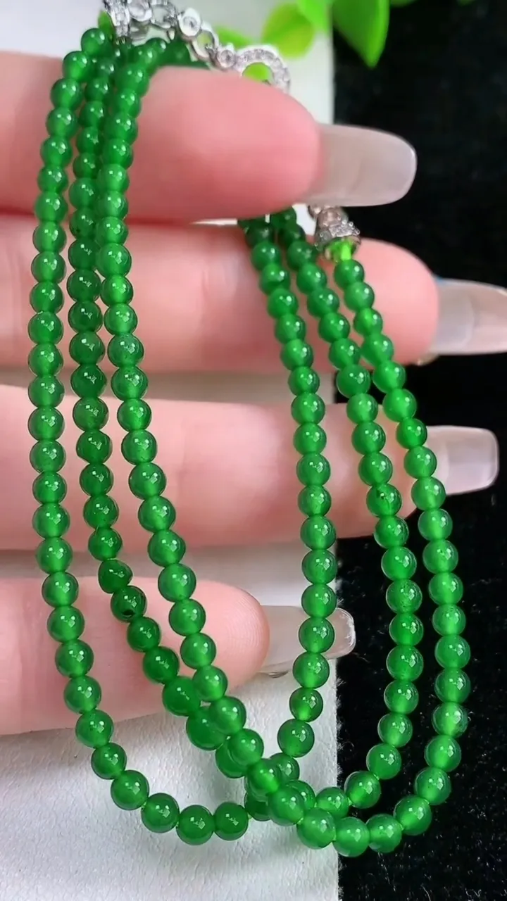 天然A货翡翠小米珠项链，尺寸3.2，重量:9.94g1月30日
工厂直销收藏佳品,种好水足，色泽均匀，有种有色，上手高大气！