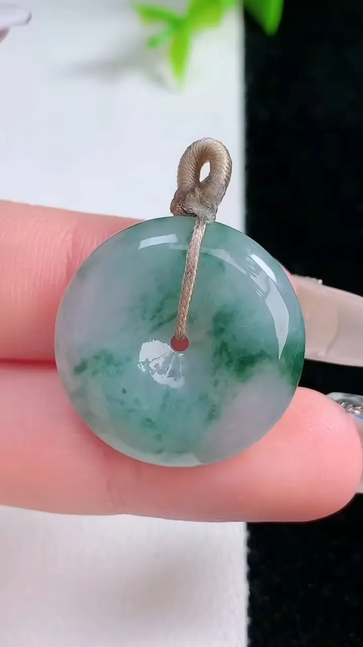 天然A货翡翠飘花平安扣吊坠，尺寸23.4-5，重量:5.72g
1月30日