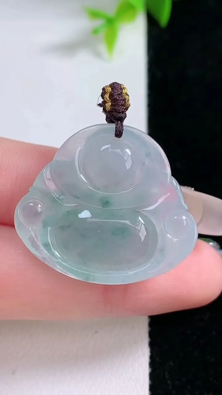 天然A货翡翠冰种飘花佛公吊坠，尺寸26.6-30.4-6.5，重量:7.93g
1月30日