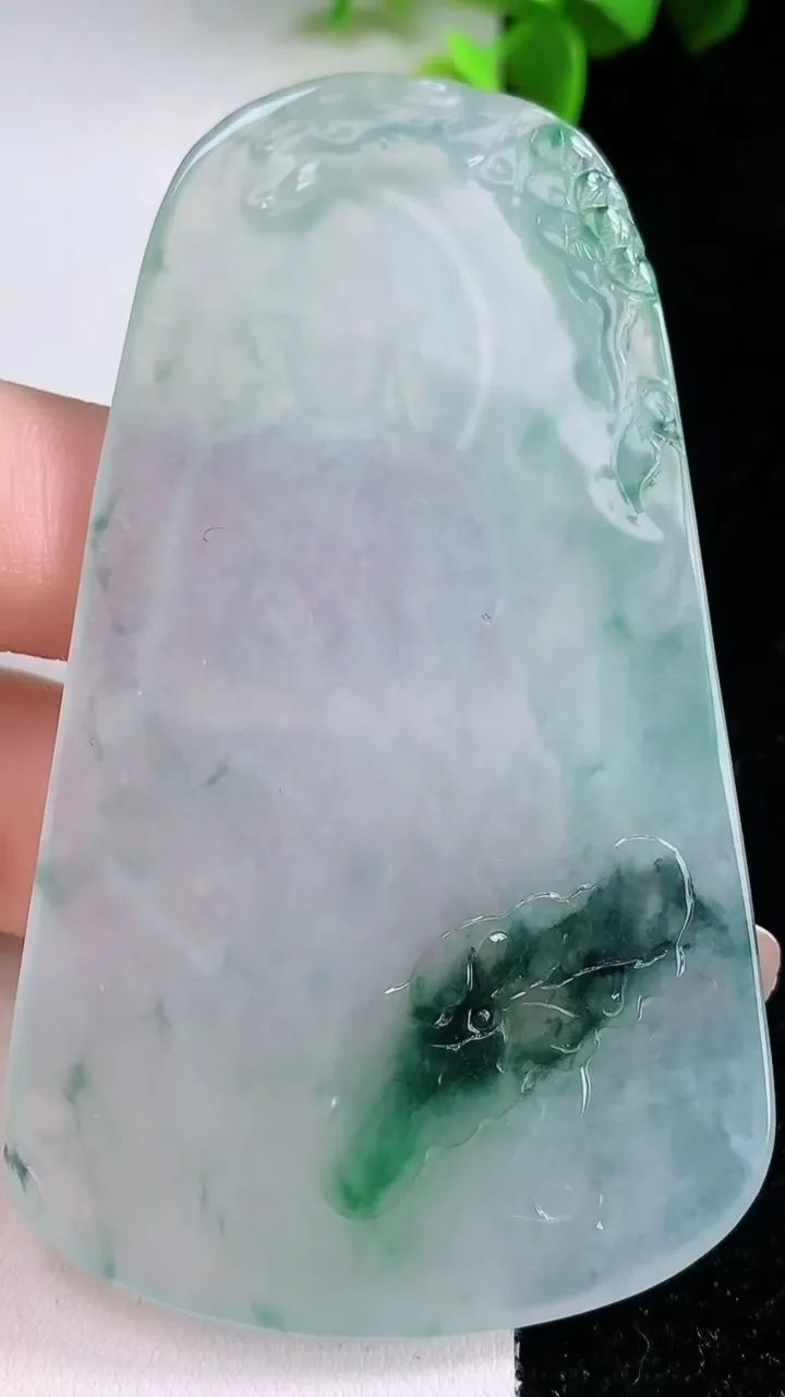 天然A货翡翠冰种飘花观音菩萨吊坠，尺寸74.8-44.6-5.4，重量:38.64g
1月30日