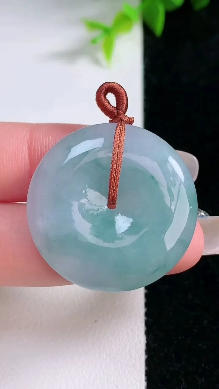 天然A货翡翠飘花平安扣吊坠，尺寸30.3-5.8，重量:11.53g
1月30日