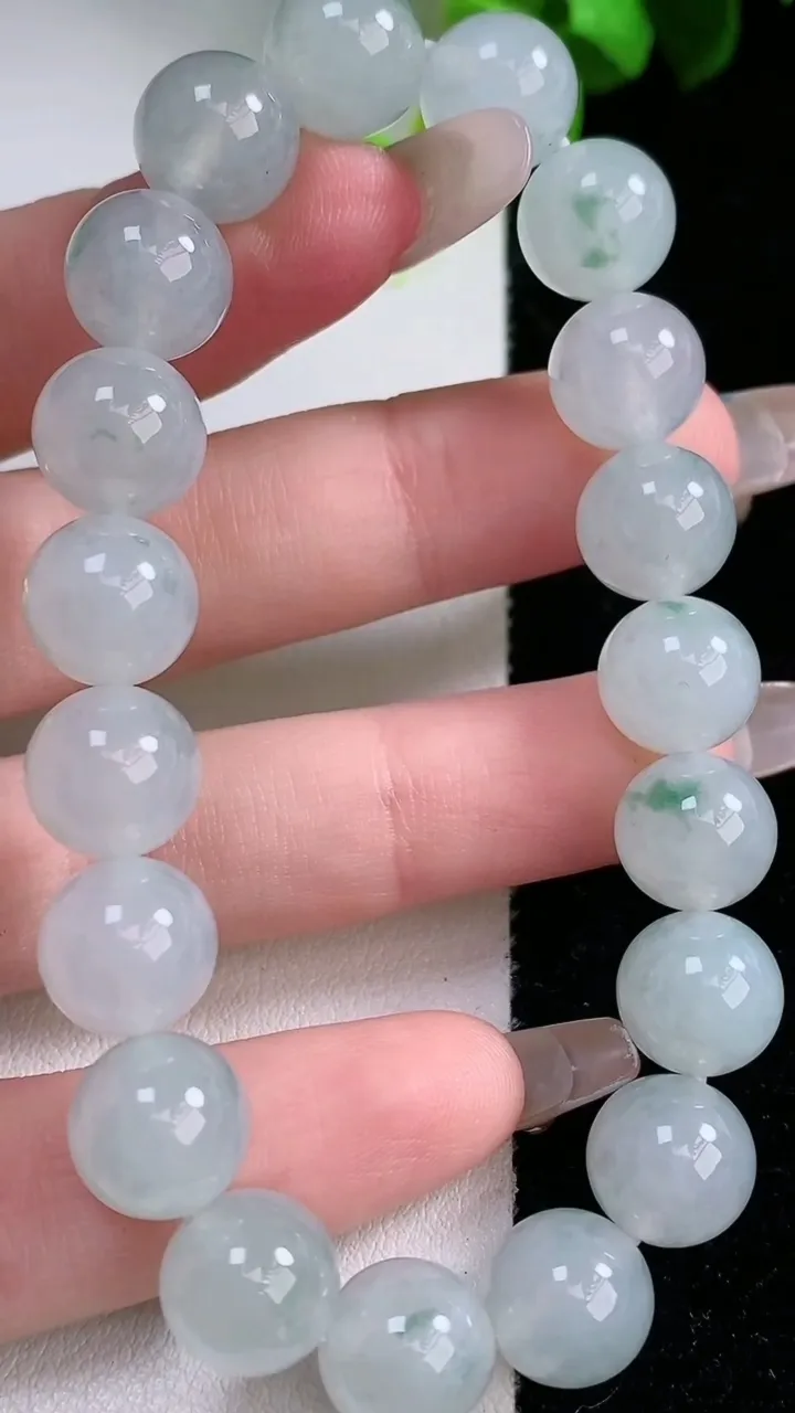 天然A货翡翠飘花圆珠手串，尺寸10-19颗，重量:34.67g1月30日
工厂直销收藏佳品,种好水足，色泽均匀，有种有色，上手高大气！