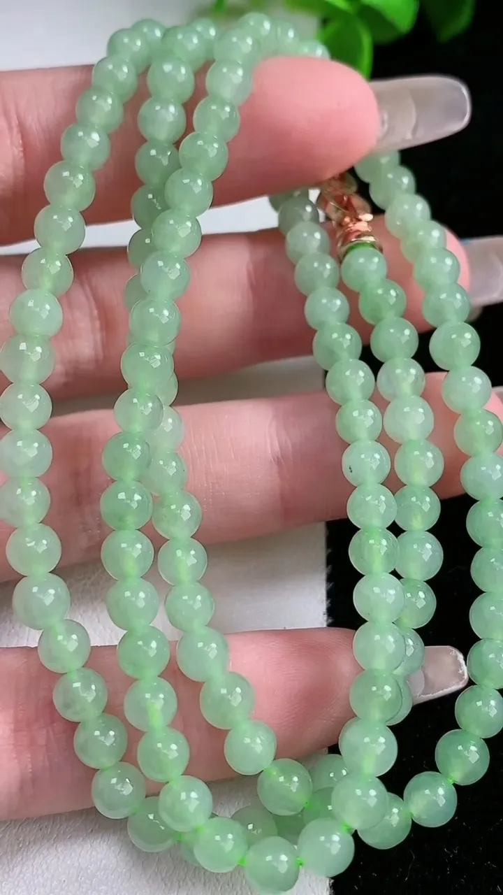 天然A货翡翠圆珠项链，尺寸4.8，重量:23.50g
1月30日