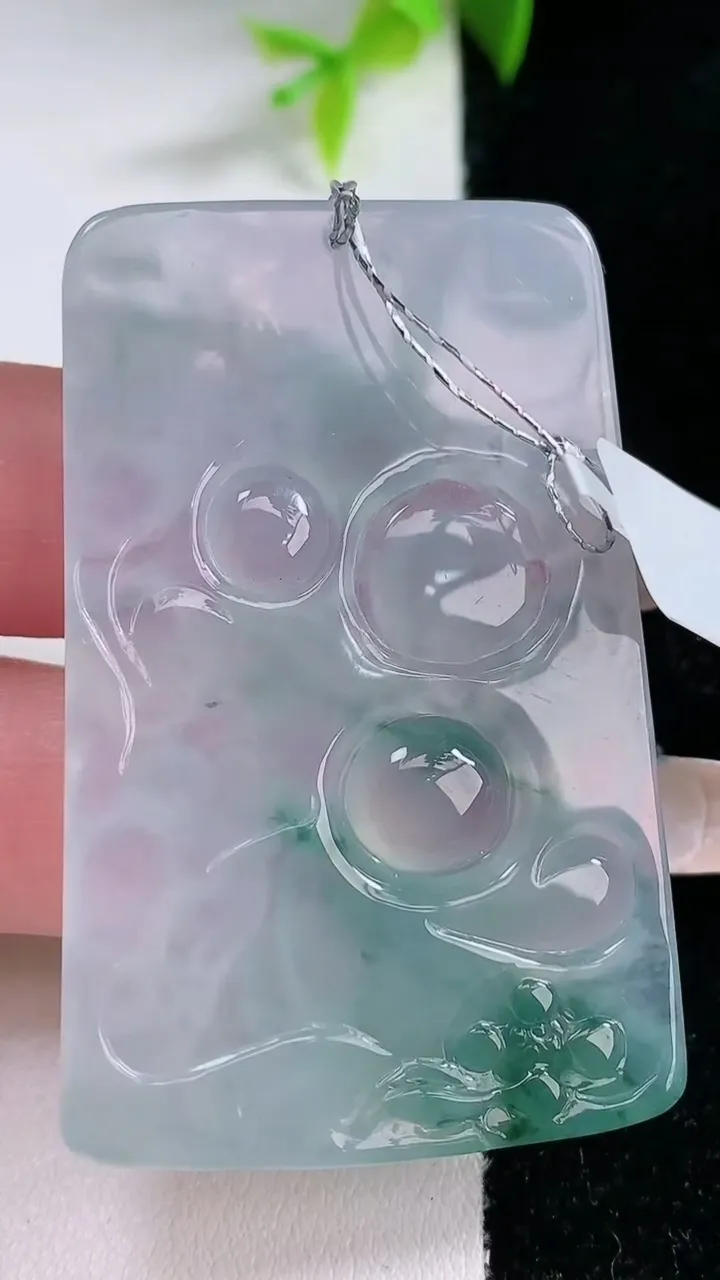 天然A货翡翠冰种飘花逍遥佛吊坠，尺寸54-34.4-4.5，重量:22.68g
1月30日