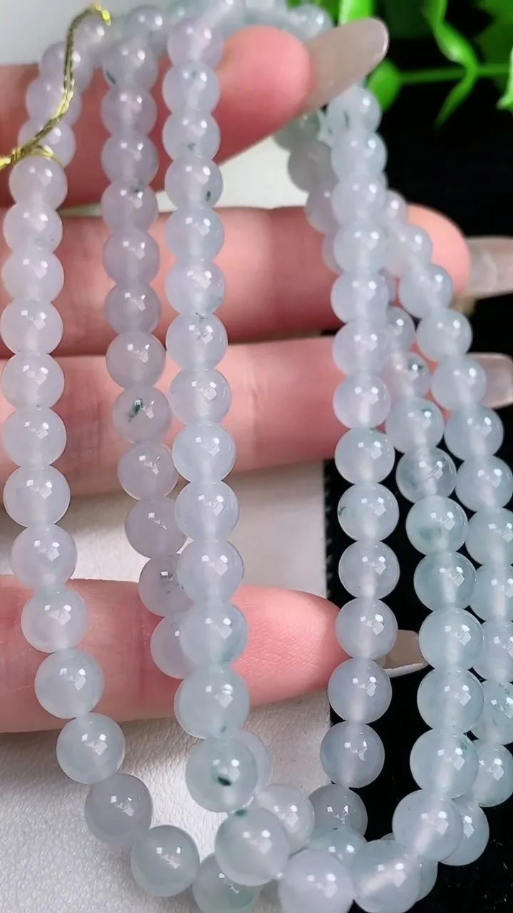 天然A货翡翠种飘花圆珠项链，尺寸6.2-108颗，重量:41.33g1月30日
工厂直销收藏佳品,种好水足，色泽均匀，有种有色，上手高大气！