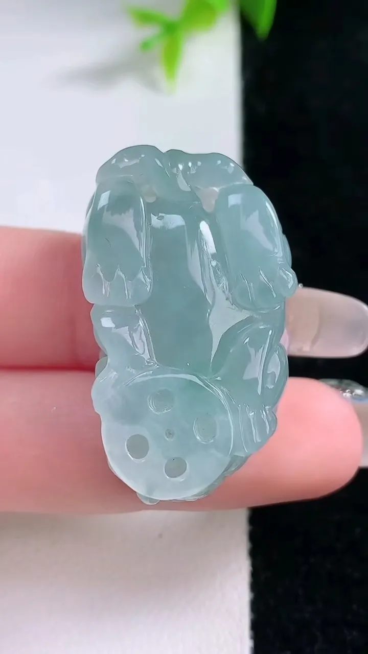 天然A货翡翠貔貅吊坠，尺寸34-19.8-11.7，重量:17.27g
1月30日