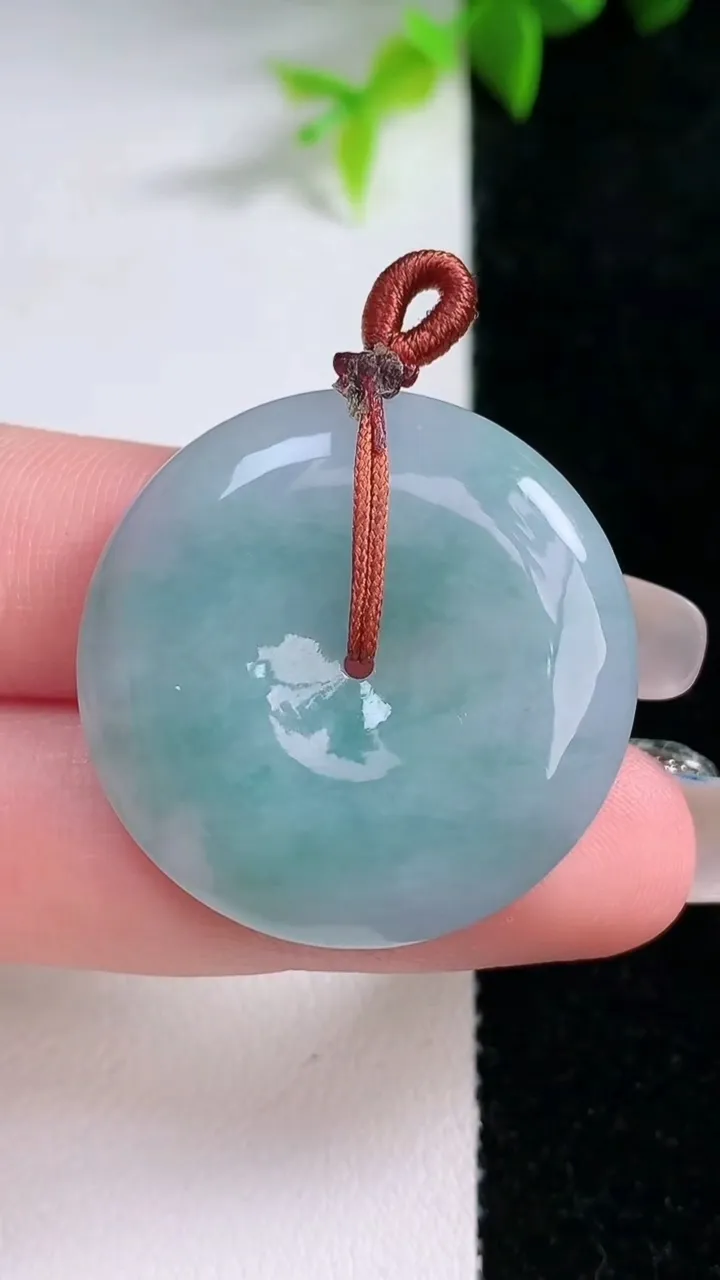 天然A货翡翠飘花平安扣吊坠，尺寸30.3-5.8，重量:11.53g
1月30日