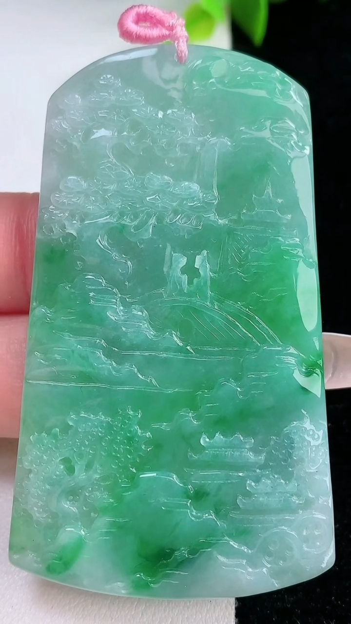 天然A货翡翠山水牌吊坠，尺寸65-37-4.5，重量:28.82g
1月30日