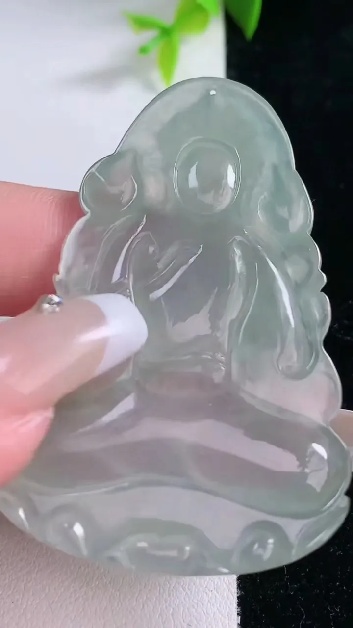 天然A货翡翠度母观音吊坠，尺寸58.8-38.2-5.3，重量:20.87g
1月30日