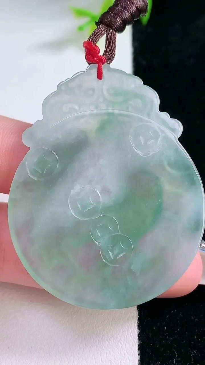 天然A货翡翠生肖鸡吊坠，尺寸48.3-38.2-5.3，重量:16.84g
1月30日