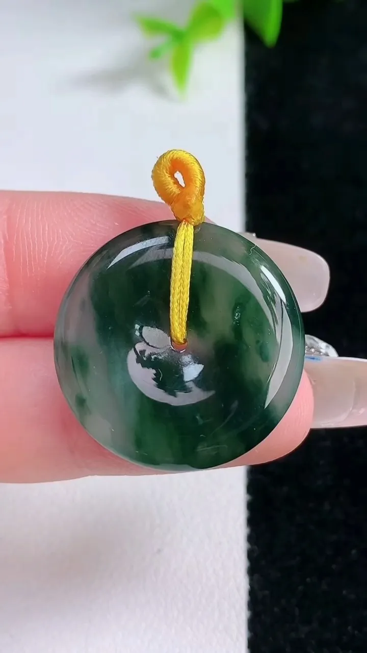 天然A货翡翠飘花平安扣吊坠，尺寸24-3.8，重量:4.97g
1月30日