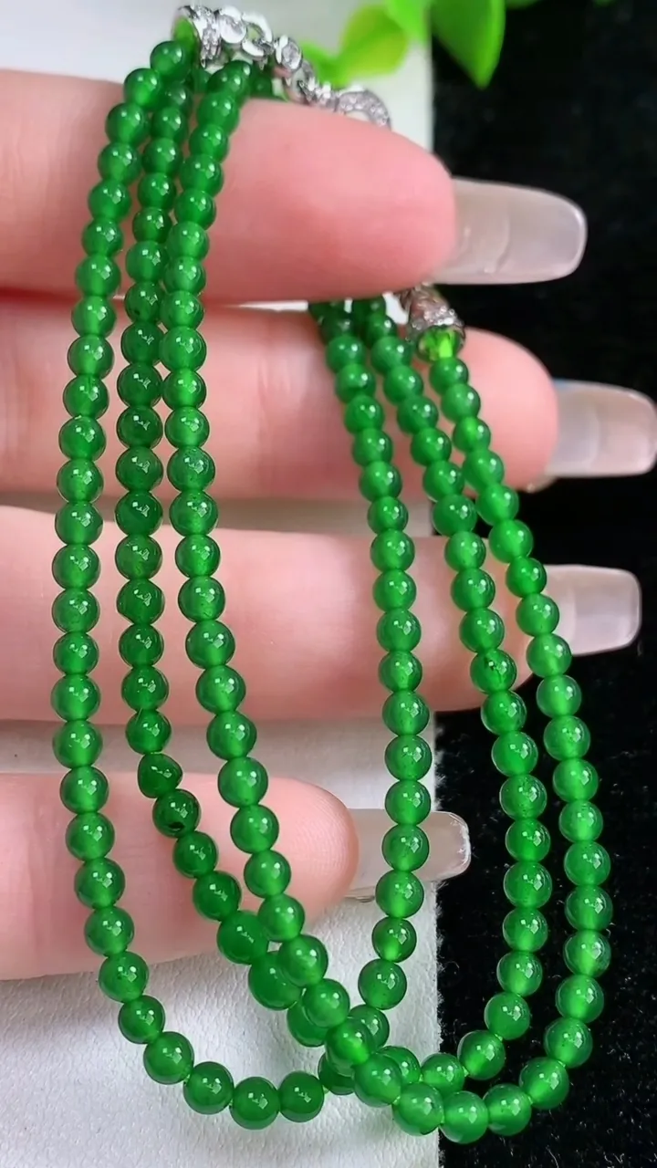 天然A货翡翠小米珠项链，尺寸3.2，重量:9.94g1月30日
工厂直销收藏佳品,种好水足，色泽均匀，有种有色，上手高大气！