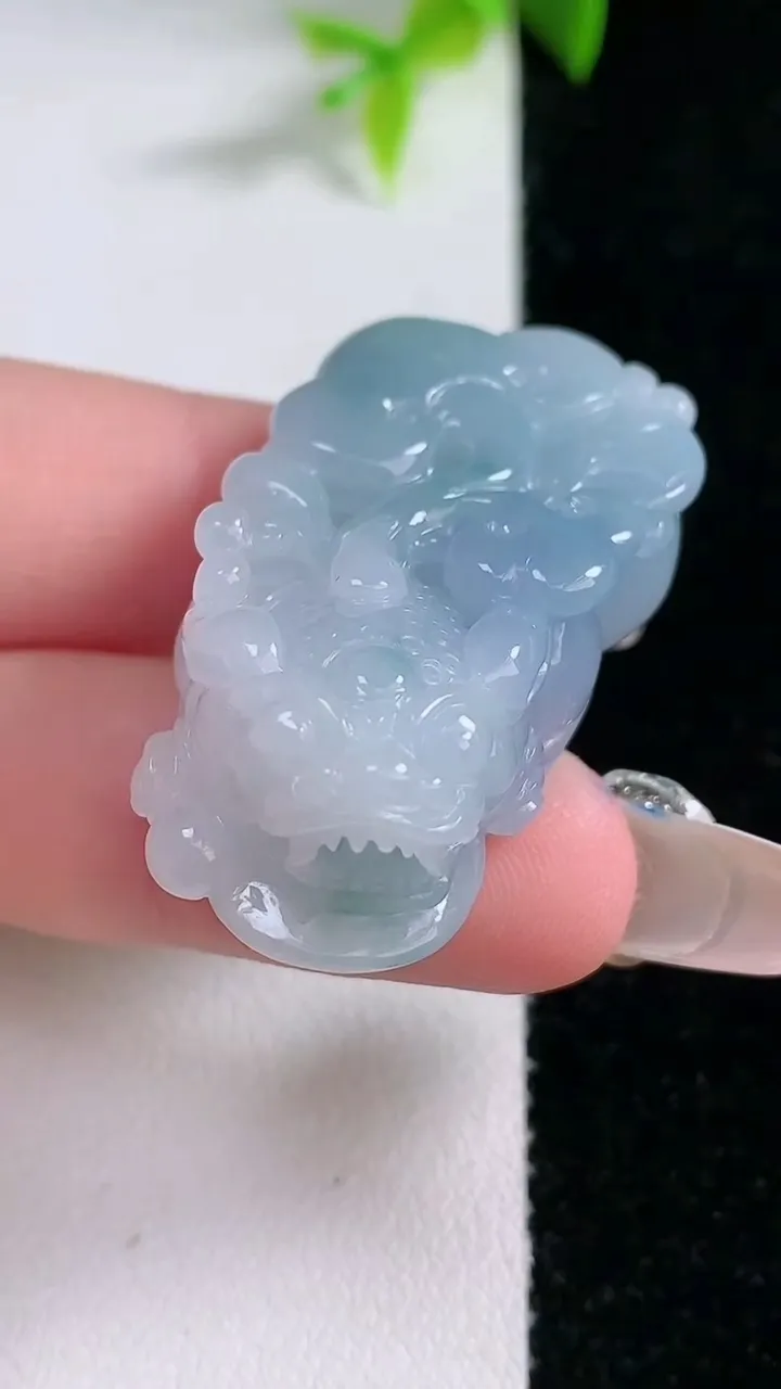 天然A货翡翠紫罗兰貔貅吊坠，尺寸38.6-21.8-11.3，重量:22.70g
1月30日