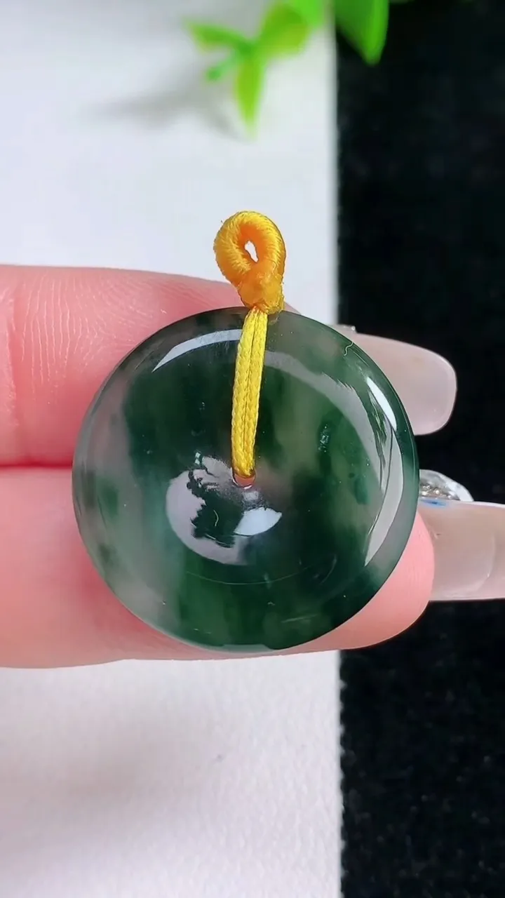 天然A货翡翠飘花平安扣吊坠，尺寸24-3.8，重量:4.97g
1月30日