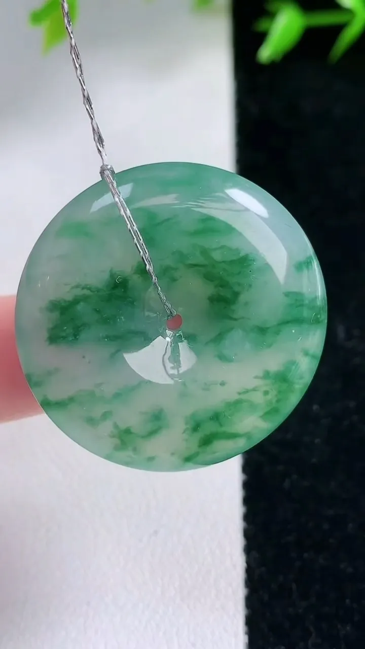 天然A货翡翠种飘花平安扣吊坠，尺寸31-6，重量:12.18g
1月30日